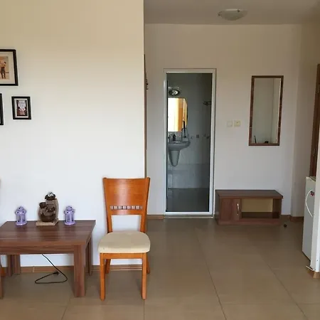 Hills Eh Apartman *